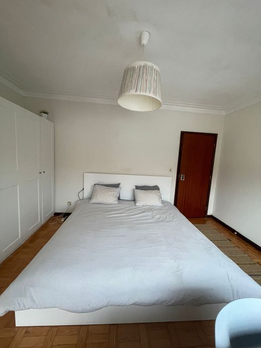 Cama malm 180*200 + estrado + 4 gavetas