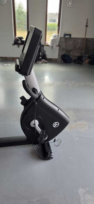 Rower stacjonarny pionowy LIFE FITNESS ELEVATION DISCOVER SE3 HD 95R