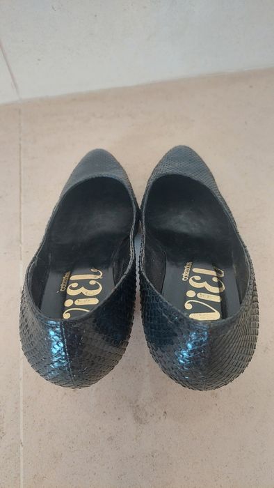 Sapatos pele lagarto pretos tamanho 38