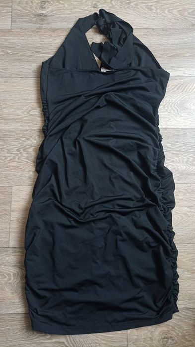Sukienka 40/42 czarna na szyję