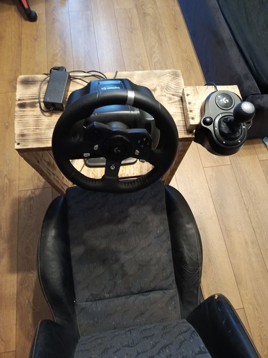 Sprzedam kierownice Logitech g 920 ze stelażem