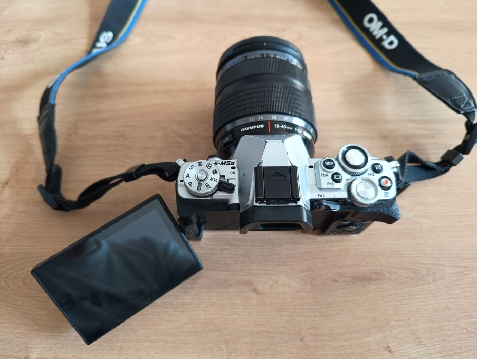 Olympus  O-MD E-M5ii + statyw Manfrotto gratis