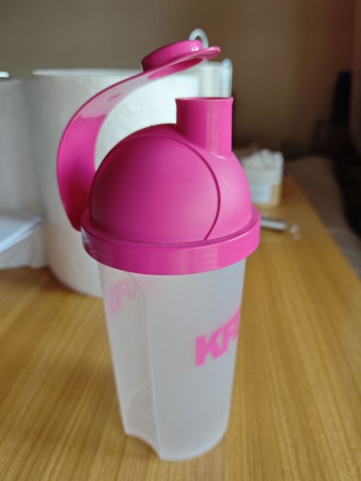 Shaker KFD z sitkiem różowy