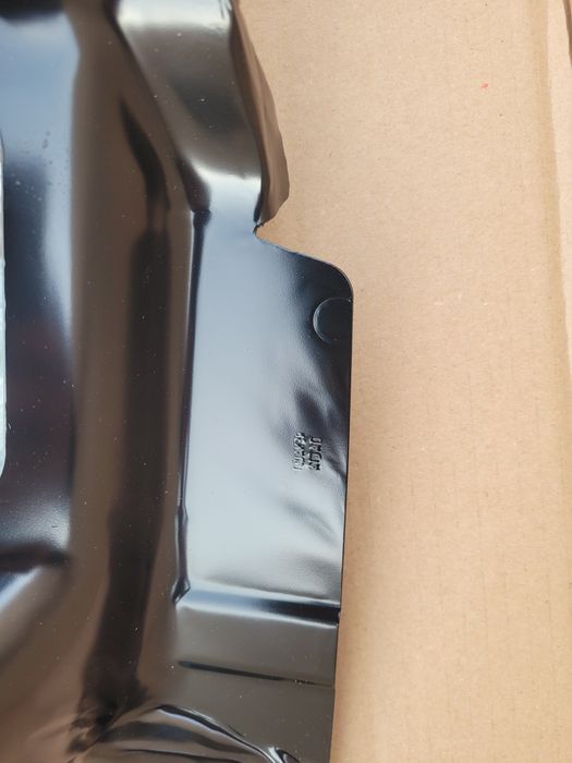 Dacia Duster I 1 błotnik tylny lewy poszycie