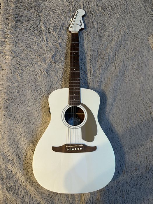 Електроаеустична гітара Fender Malibu