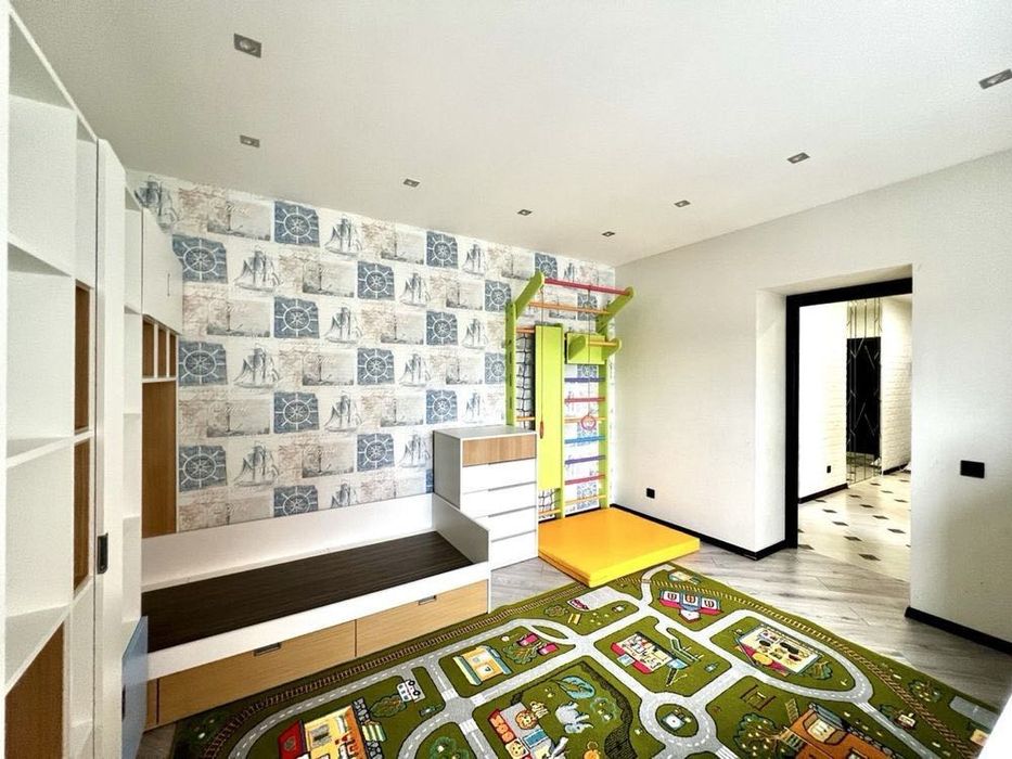 Продаж 3-кімнатної квартири з ремонтом!