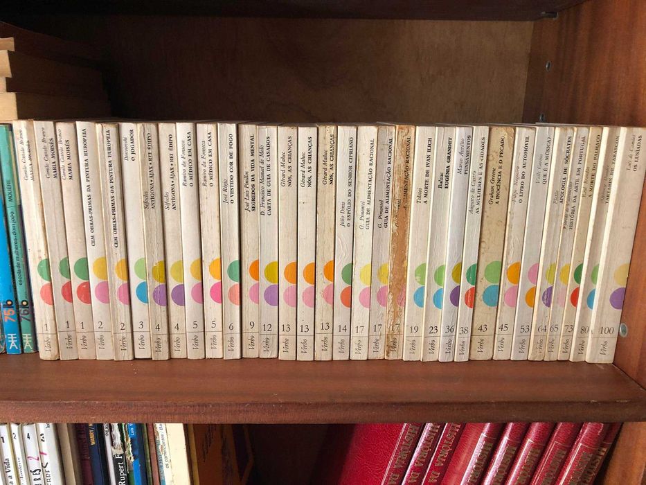 19 livros da Coleção  RTP Verbo
