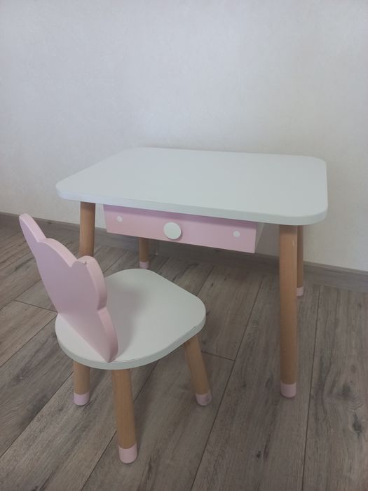Дитячій стіл і стілець