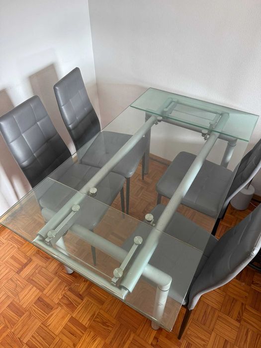 Conjunto mesa e 4 cadeiras