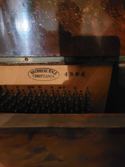 pianino zabytkowe brodrene hals