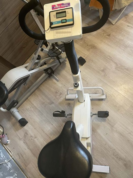 stacjonarny rower treningowy marki Peripoli model Erg 200.
