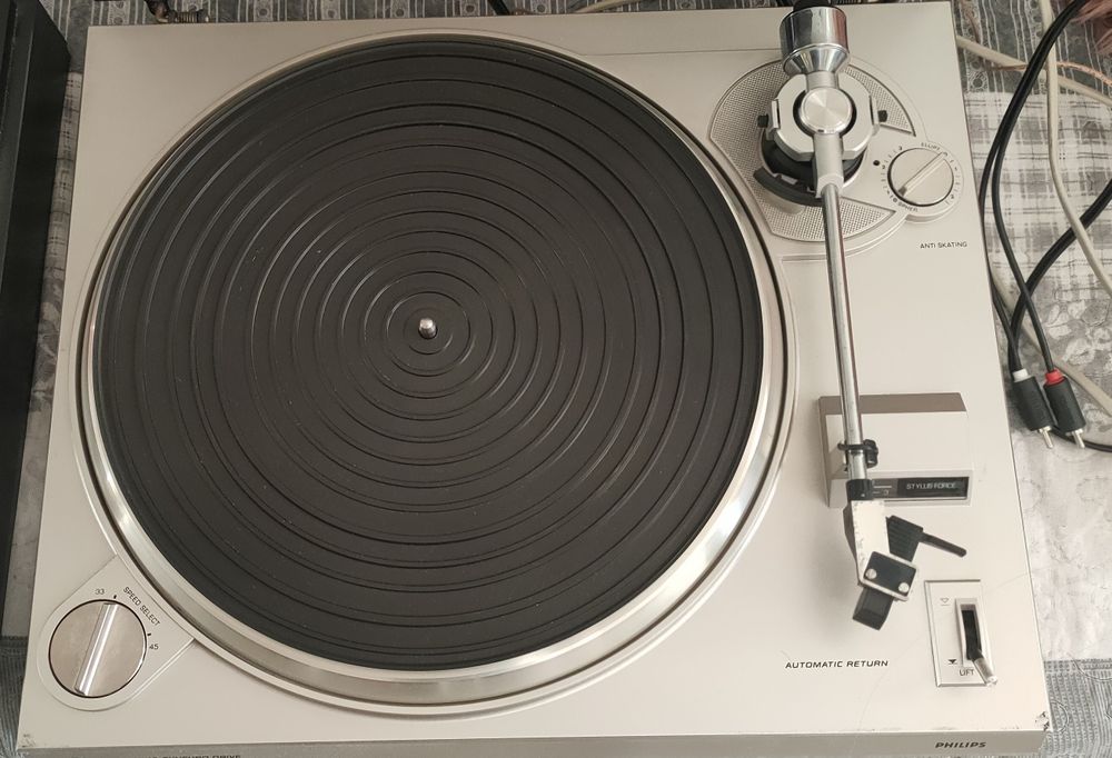 Gramofony Philips i Kenvod