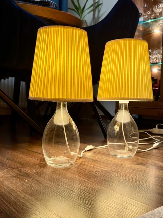 2 lampy szklane z bezowymi kloszami