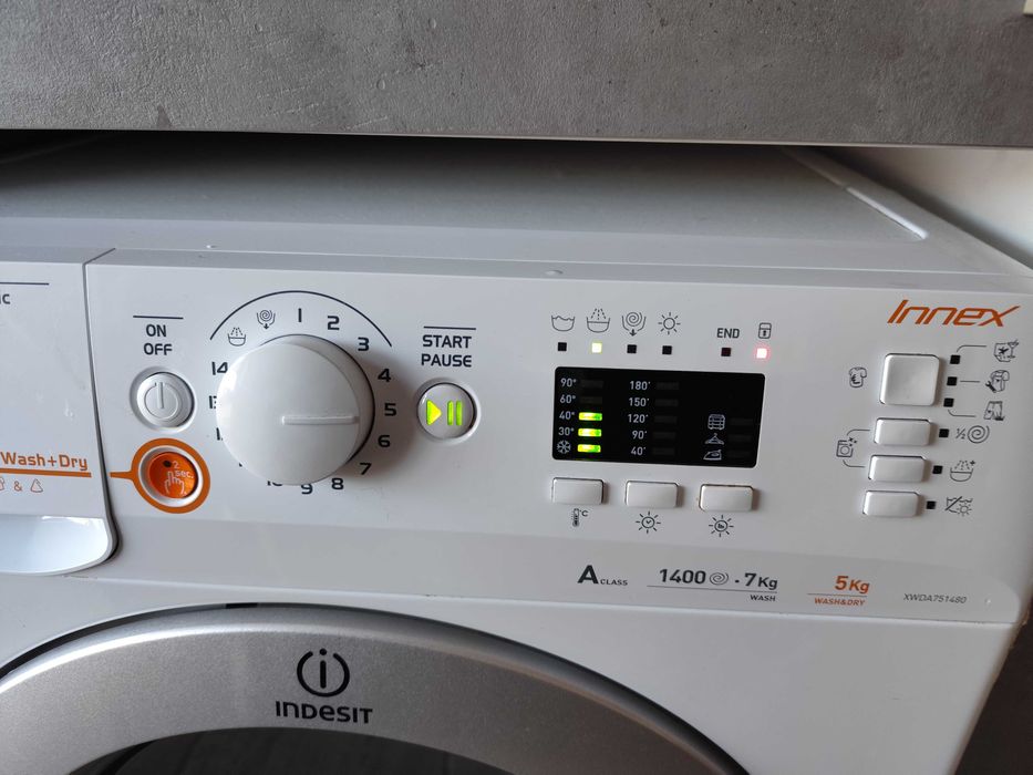 Máquina de lavar e secar roupa