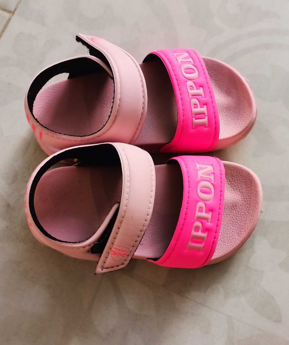 Зручне дитяче взуття