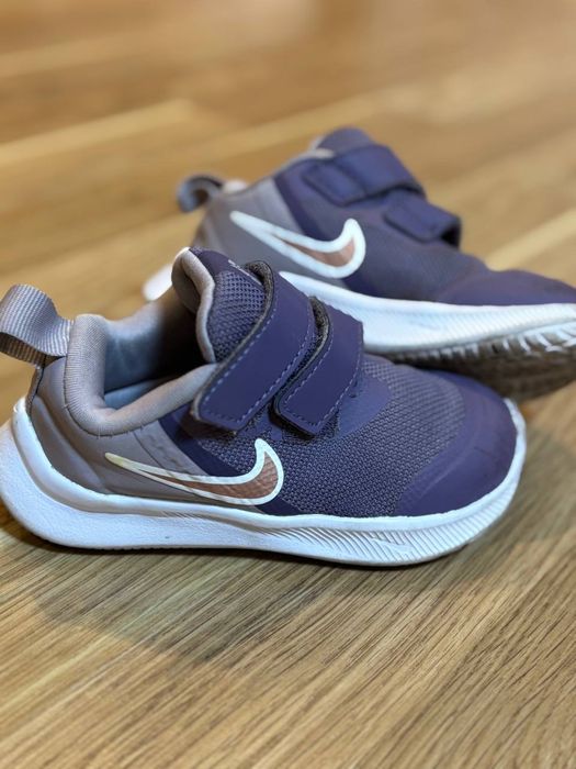 Дитяче взуття на дівчинку