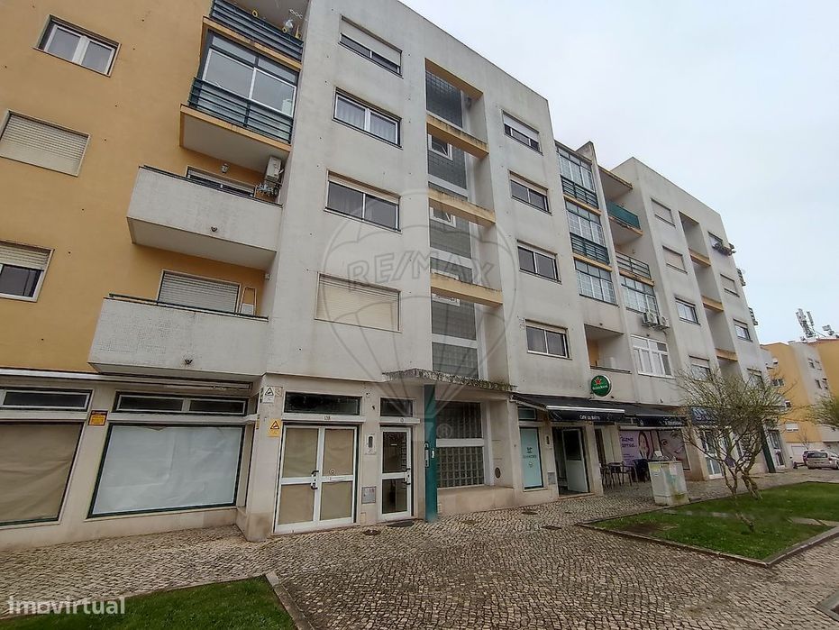 Apartamento T2 para venda — Santo António da Charneca, Setúbal