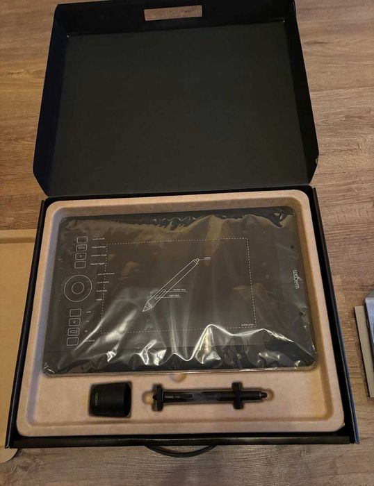 Графічний планшет Wacom Intuos Pro Medium (PTH-651-RUPL)
