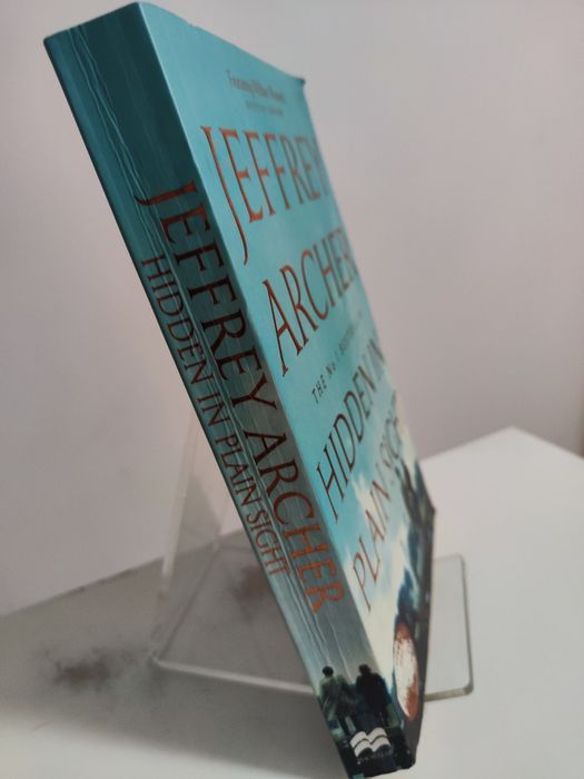 Hidden in Plain Sight - Jeffrey Archer