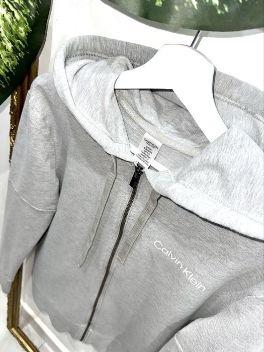 d| 58% bawełna | Calvin Klein | Rozmiar S | klasyczna szara rozpinana bluza z kapturem.