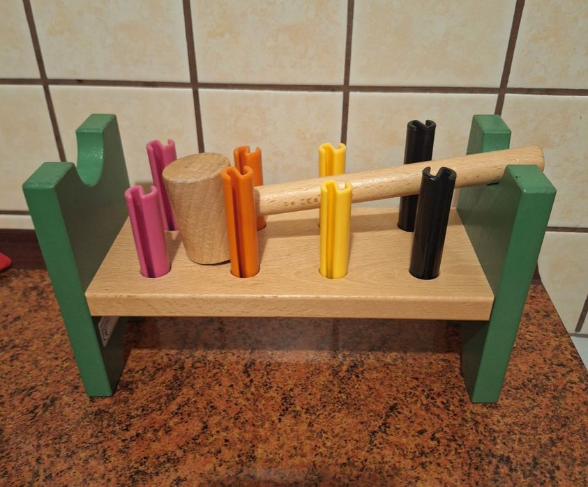 Przebijanka z ikea. Drewniana zabawka z młotkiem