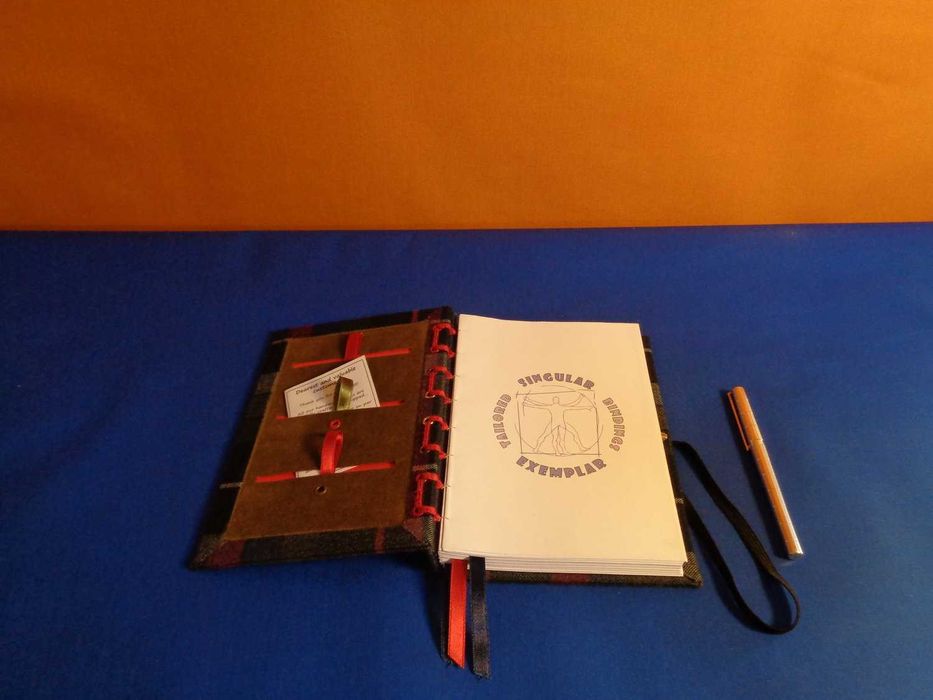 Caderno A5. Costura Belga-Secreta. Feito à mão, Prático e Original.