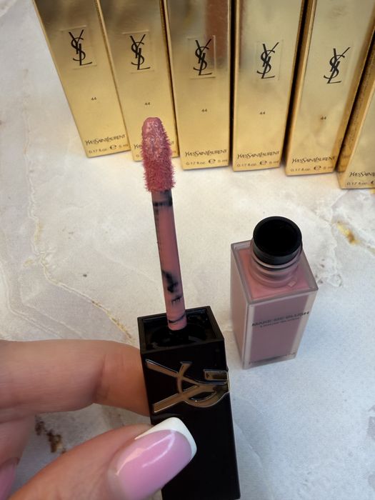 Румʼяна рідкі Yves Saint Laurent 44
