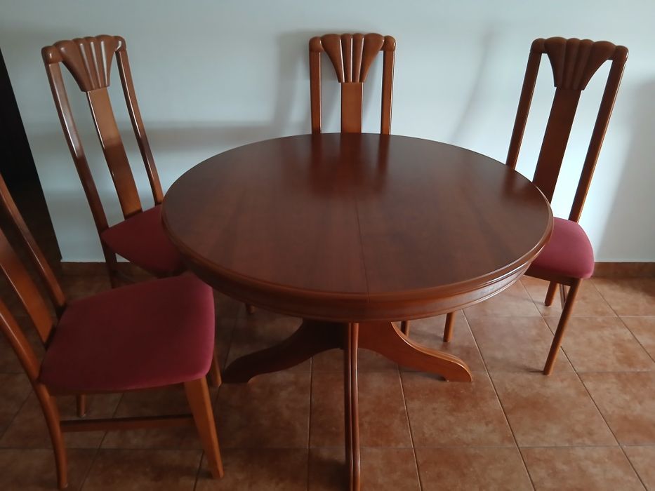 Meda Cerejeira com 4 cadeiras