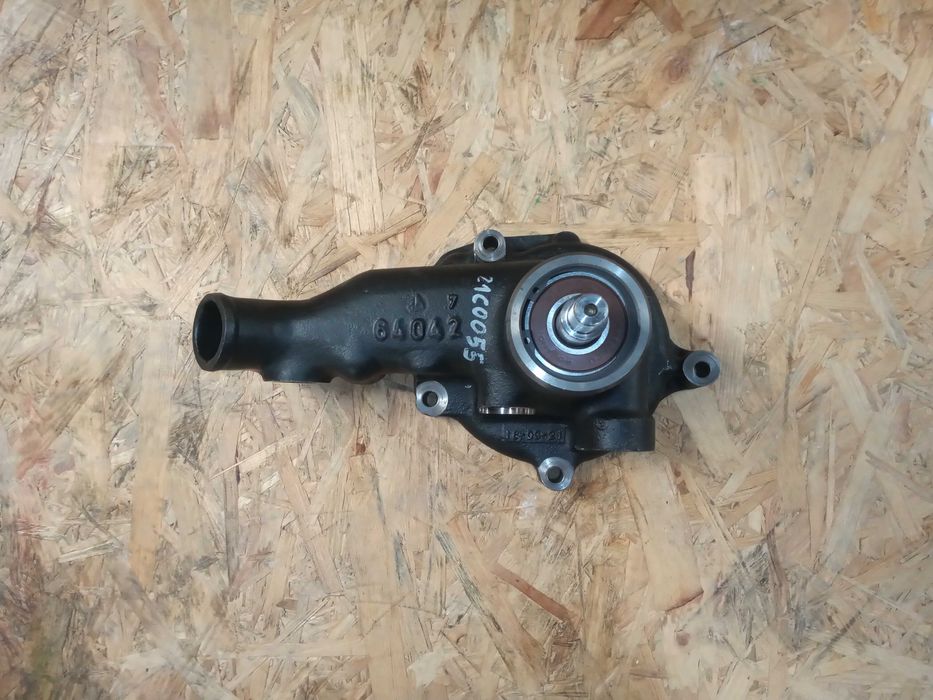 Pompa wody Valtra Valmet Sisu