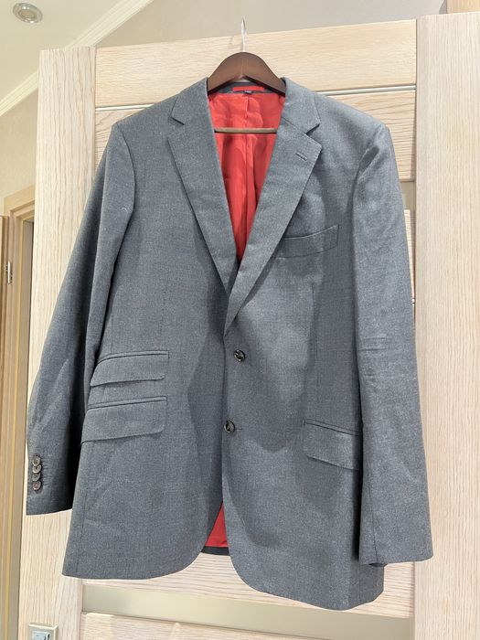 Чоловічий костюм сірий SUITSUPPLY