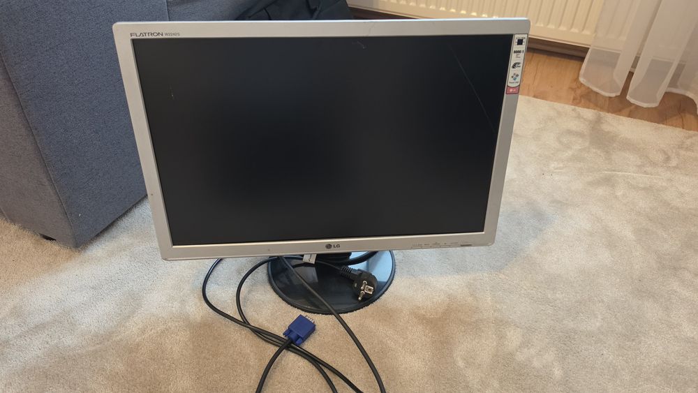 LG Flatron W2242S (22 cale)