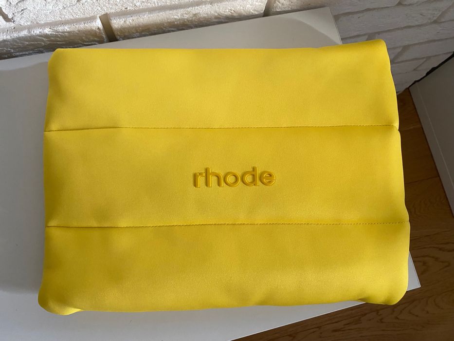 Duża Rhode Skin Puffer Case / Kosmetyczka żółta Hailey Bieber