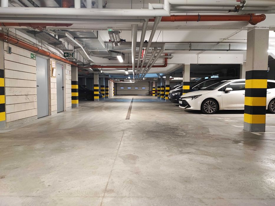 Miejsce postojowe w garażu podziemnym na osiedlu monitorowanym