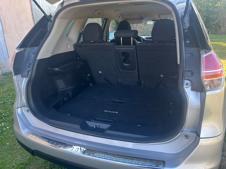 Автомобіль "Nissan Rogue"