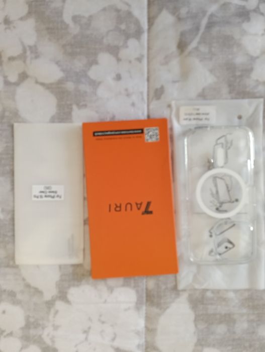 Vendo capa e película pra iPhone 16 Pro