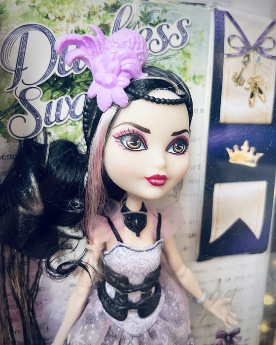 Ever After High Duchess Swan Signature Basic 2014 NIB