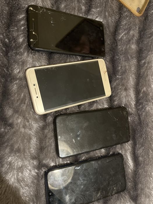 Vende se 4 telefones