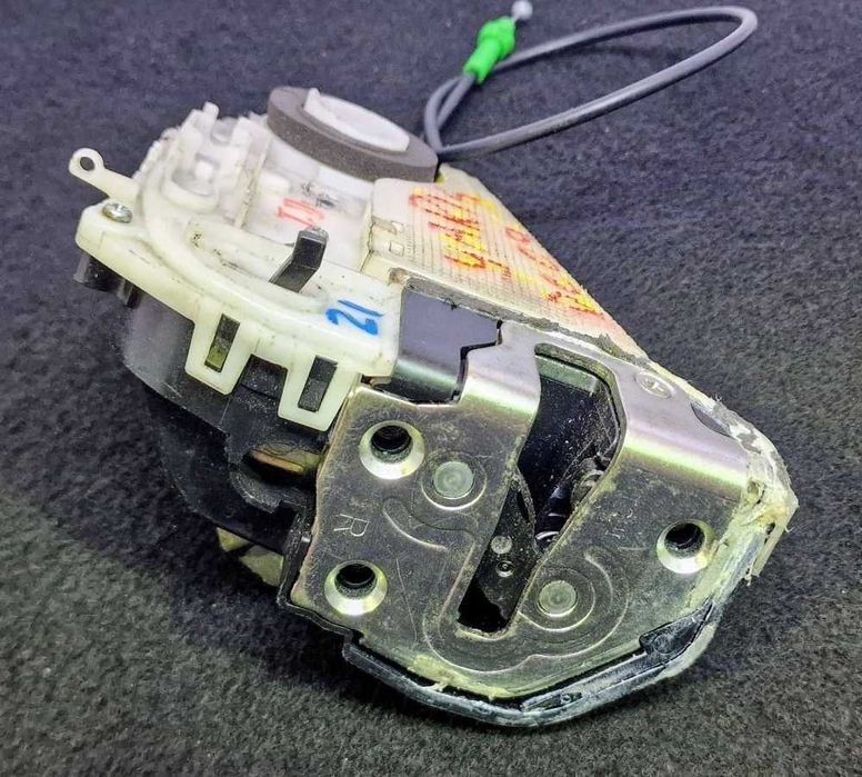 Fechadura / Fecho Porta Trás Direito - TOYOTA YARIS
