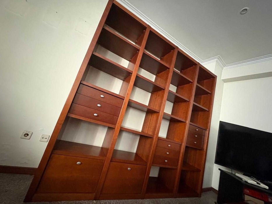 Estante em cerejeira