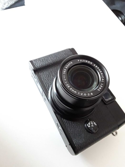 Fuji Fujifilm X10 запасна батарея і бленда  фотоапарат у ретро стилі