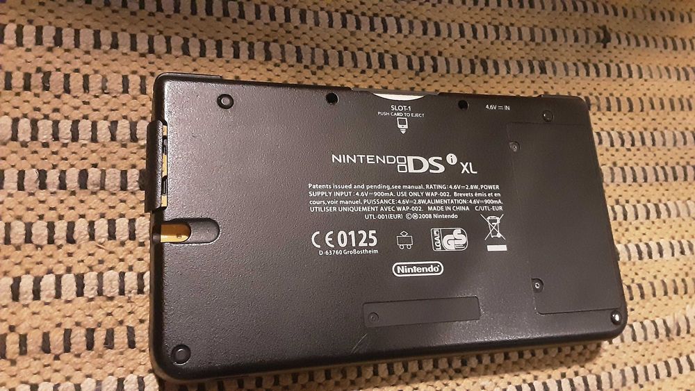 Nintendo dsi xl com jogo e carregador