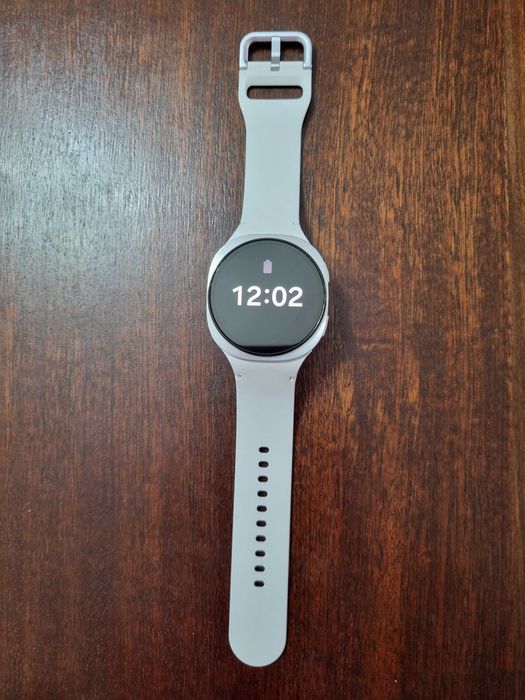 Smartwatch SAMSUNG Galaxy Watch 8 BT (40 mm - Prateado)