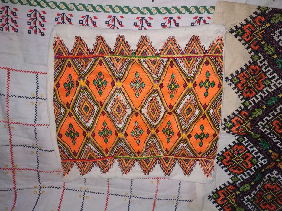 3 вишиті наволочки 1 лотом