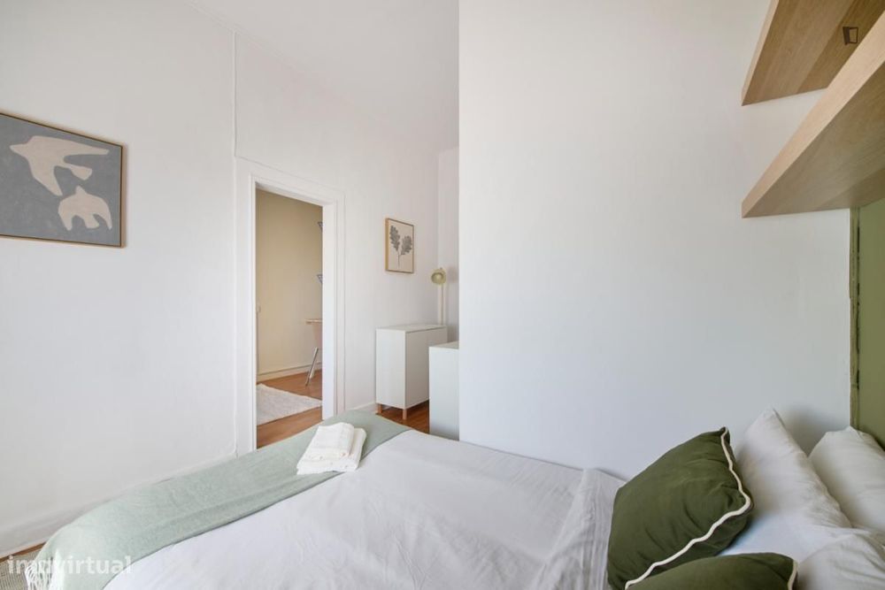 Quarto - localizado em São Bento Lisbon
