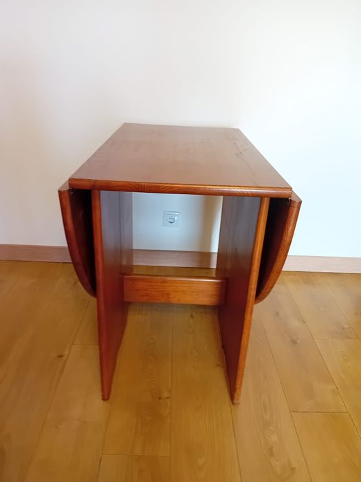 Mesa em madeira maciça