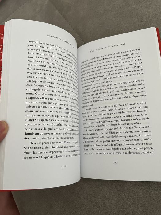 Livro ‘I’m in love with a pop-star’ de Margarida Rebelo Pinto