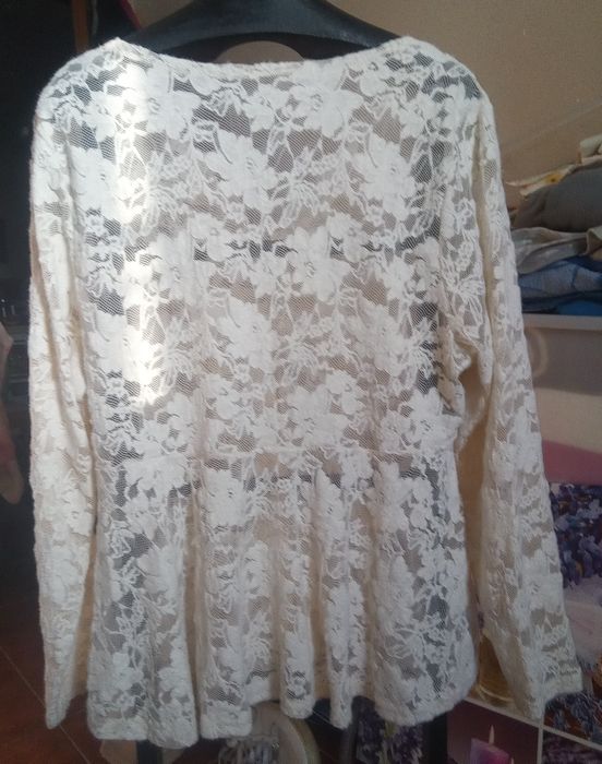 Camisola Bege em Renda