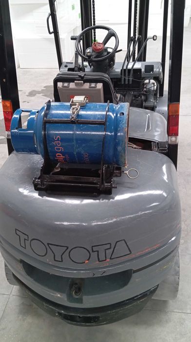 Empilhador TOYOTA  a gás 3000KG valor negociável