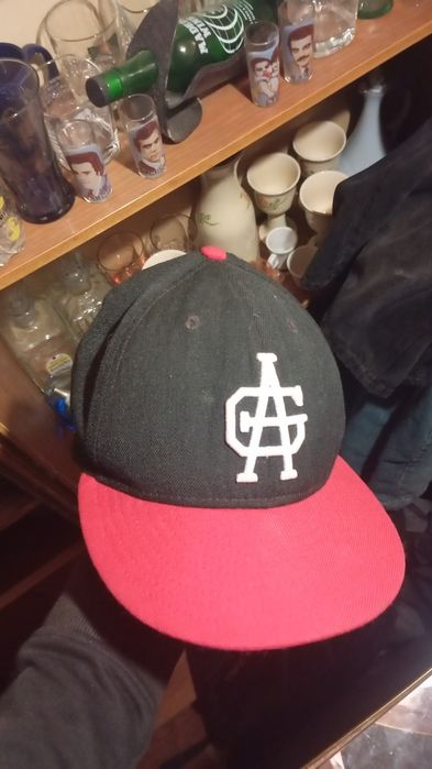 chapéu de aba reta