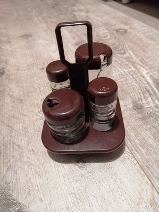 Pojemniki na przyprawy z lat 90-tych